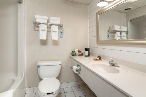 THE BRANSINN Entertainment District image 23