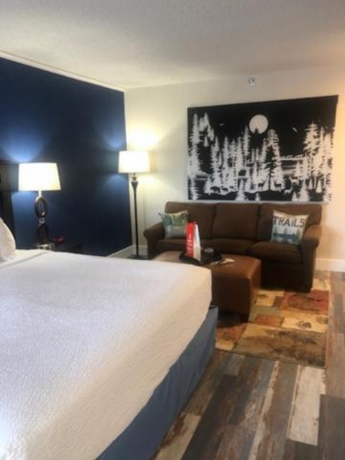 THE BRANSINN Entertainment District image 42